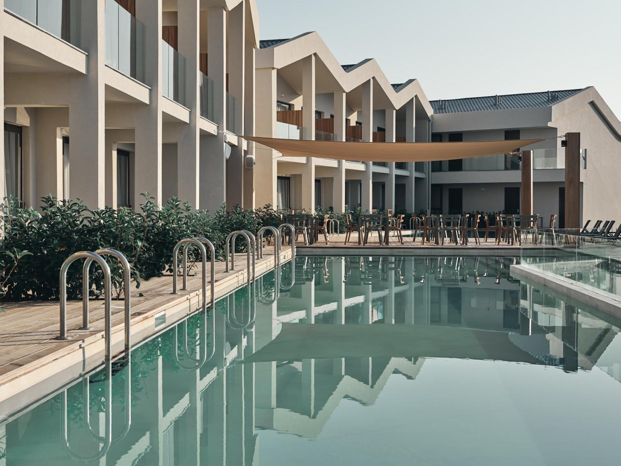 Aqua Bay Suites พลานอส ภายนอก รูปภาพ